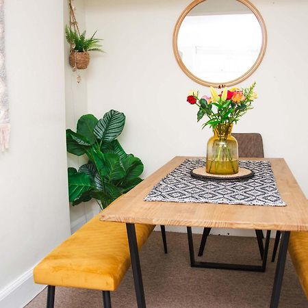 Beautiful Character 3 Bed City Centre Apartment บาธ ภายนอก รูปภาพ