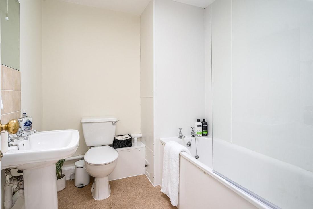 Beautiful Character 3 Bed City Centre Apartment บาธ ภายนอก รูปภาพ